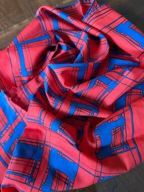 Venerito Red and Blue Geometric Silk-Feel Scarf 24“ x 24“